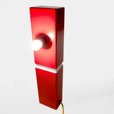 POST DESIGN By Richard Woods Tischlampe Brick Dekoration Hoch Rot Höhe 60CM - Bild 1 von 3