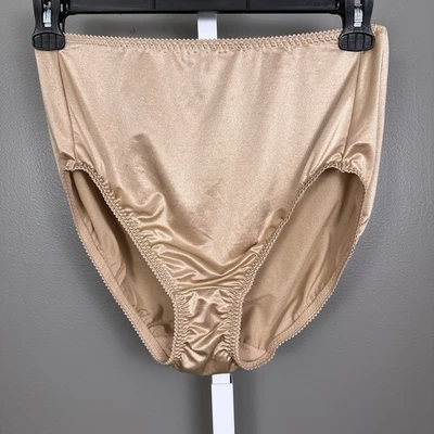 Calcinha Vanity Fair Hi Cut nylon brilhante cetim stretch 10 3XL bege acastanhado 48301 - Imagem 1 de 4