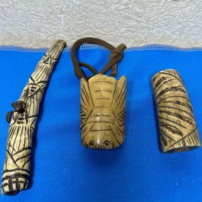 Lot de 3 netsuke anciens japonais en bambou et bois cigale Edo du Japon - Photo 1/4