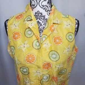 Kleines gelbes Tanktop mit Knopfleiste von Dana B und Karen mit Sternenfrucht, Kiwi, Orangen - Bild 1 von 11