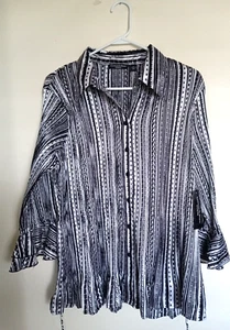 Essentials by Milano Shirt Womens 1X White Black Accordion Pleat NEW - Picture 1 of 3