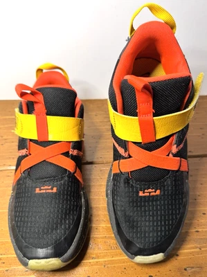 NIKE LeBron Witness 7 Negro Brillante Carmesí Zapatos de Baloncesto-Niños Jóvenes Talla 2.5 Foto 1 de 4