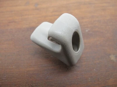 Toyota Sienna 1998-2002 bronceado OEM clip para parasol (1)  Foto 1 de 4