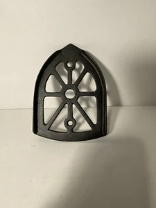 Trivet de hierro fundido triste patas de hierro - Imagen 1 de 8