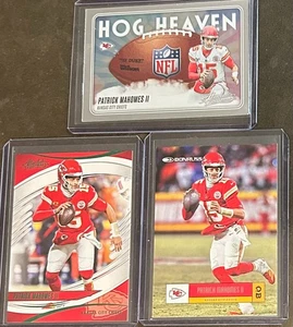 Lote de 3 tarjetas insertadas/paralelo de fútbol americano Panini Patrick Mahomes II 2025 - Imagen 1 de 2