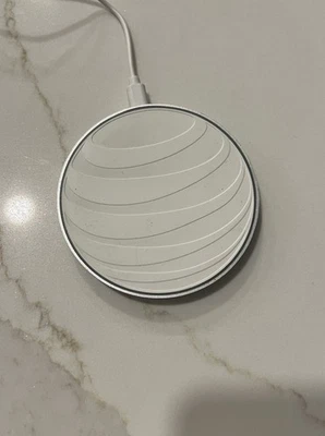 Wireless Charging Pad AT&T 15W Fast Charge Model 06352 - Image 1 of 4