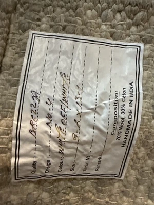 Alfombra de lana gruesa hecha a mano 70 % lana / 30 algodón gris y blanco roto - tejido grueso moderno Foto 1 de 2