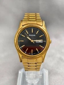Vintage Pulsar by Seiko Herren Day Date schwarzes Zifferblatt goldfarbene Uhr, VX33-X078, läuft - Bild 1 von 8