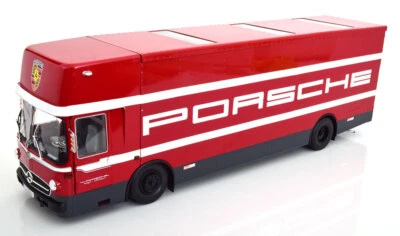 Trasportatore da corsa 1:18 CMR Mercedes O317 Porsche rosso/bianco - Immagine 1 di 4