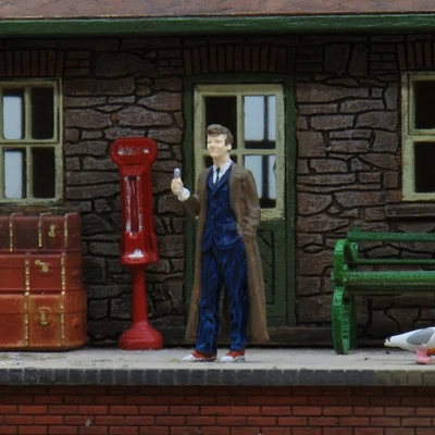 OSBORNS MODELS 3D OSBF207 OO Gauge Figure 10th Dr David Tennant (painted)