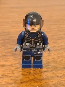 Lego Jurassic World Female Tracker Minifigure With Aviator Cap jw042 - Picture 1 of 2