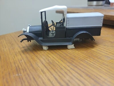 1/32 DIECAST 1916 STUDEBAKER DELIVERY TRUCK ON BLOCKS - Image 1 of 4