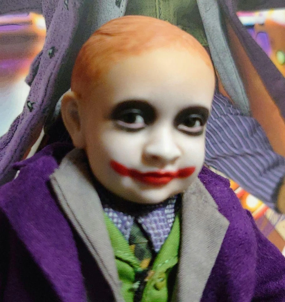 LAKOR BABY JOKER 1/6 scale figure by Hot Toys - Image 1 of 4