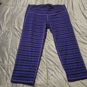 Athleta gestreifte Sportleggings lila schwarz Größe Large sportlich Fitnessstudio Training - Bild 1 von 4