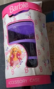 Barbie De Colección Ropa Accesorio Estuche 1993 Rosa con Estantes Púrpura Asa de Transporte  - Imagen 1 de 10