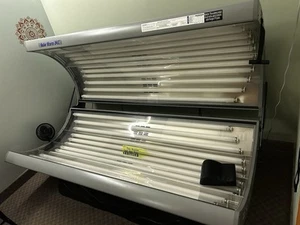 wolff solar storm 32S tanning bed in black - Picture 1 of 5