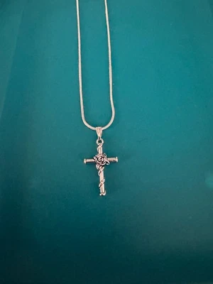20 inch 925 Sterling Silver rope chain with cross pendant 10% to charity - Image 1 of 2