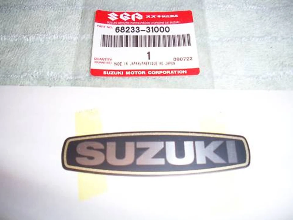 FUNDA CARCASA LATERAL MOTOR NUEVO SUZUKI EMBLEM GT750 750 TS100 TS185 TS 100 185 Foto 1 de 1