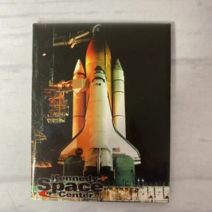 Imán de nevera Kennedy Space Center transbordador espacial descubrimiento coleccionable - Imagen 1 de 3