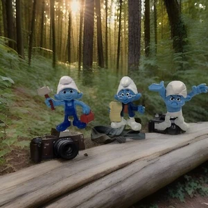 Three Peyo Smurf Figures - Picture 1 of 8