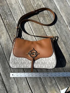 MICHAEL KORS Amy Crossbody Small Purse Tote NWT New Rare Find So Cute Flap Over - Picture 1 of 9