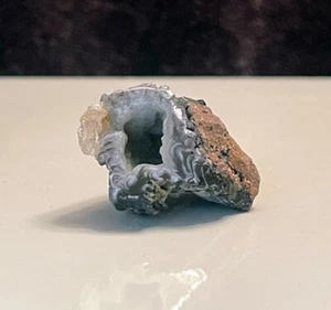 Ocho (Oco) Achatgeode Halbknoten Brasilien landschaftlich reizvolle Kristallhöhle schwarz grau - Bild 1 von 3