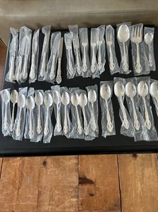 Elegantes Royal Limitiertes Silber Teller Korea 32 Teile Besteck Set Neu - Bild 1 von 6