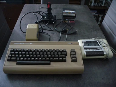 commodore 64+accessori - Immagine 1 di 4