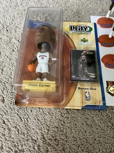 Eine Sammlung von 14 Vince Carter Basketball Actionfiguren - Bild 1 von 7