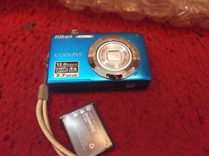 Cámara digital Nikon COOLPIX S3000 12,0 MP 4x - azul - Imagen 1 de 12