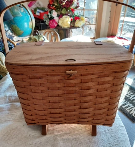 1989 Longaberger Magazine Basket w/ Wood Swing Hand Lid & Feet 16"W X 12"T X 9"D Cover