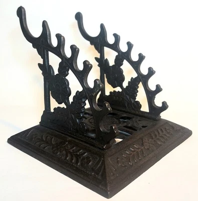 c.1886 ANTIQUE ORNATE CAST IRON DESK  TOP PENCIL OR PEN RACK DISPLAY STAND - Image 1 of 4