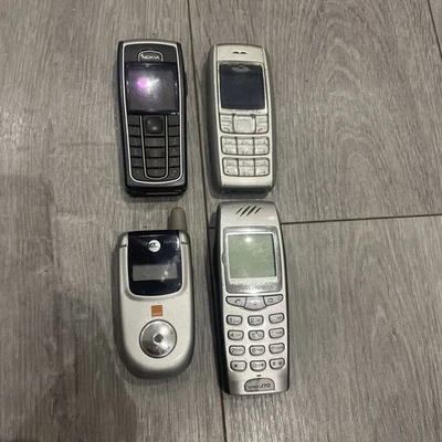 Lot téléphone portable vintage Nokia 6230 1600 Sony CMD-J70 Motorola V220 Job Lot  - Photo 1/4