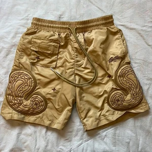 EPTM Das perfekte Beispiel Shorts Herren klein gold Paisley bestickt Kordelzug - Bild 1 von 14