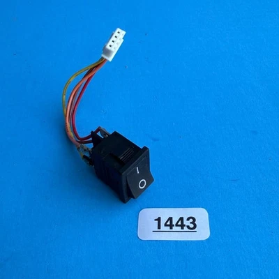 Teclado MIDI M-AUDIO Axiom 25 pieza usada: interruptor de encendido y apagado Foto 1 de 4