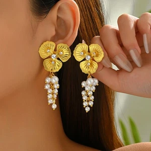 Fashion Womens Gold Tone White Faux Pearl Drop Stud Dangle Earrings Jewelry Gift - Picture 1 of 4