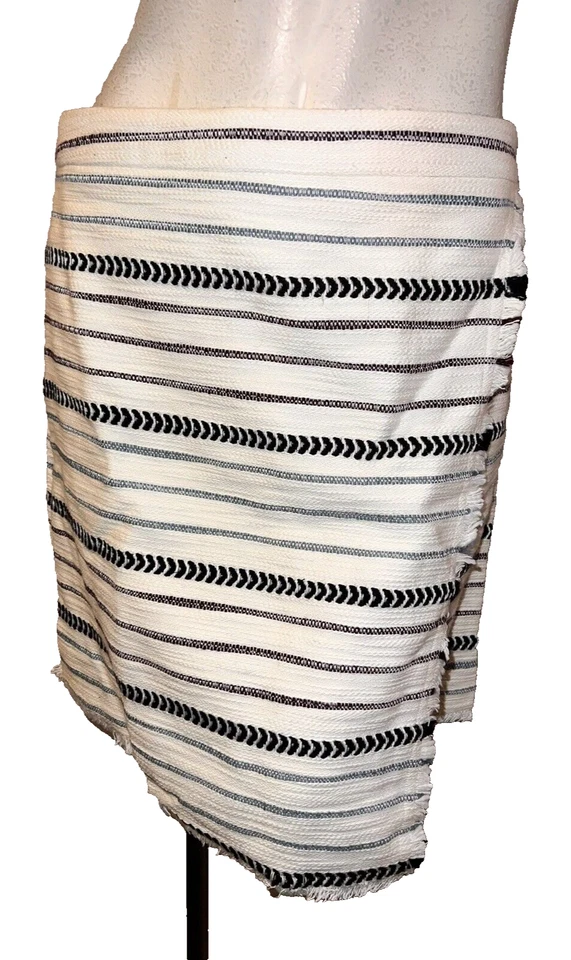 Falda envolvente sintética a rayas Ann Taylor LOFT Petites para mujer talla 6P marfil negra azul Foto 1 de 4