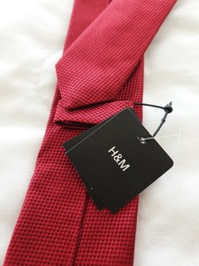 h and m ties