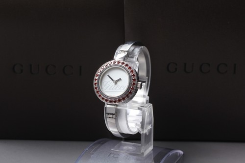 [Quasi come nuovo set completo] Orologio donna vintage Gucci 105 lunetta granato quadrante bianco Qz