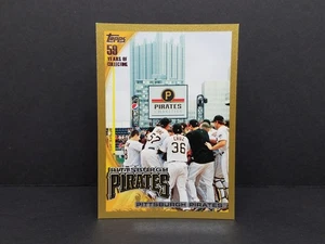 2010 Topps #608 Pittsburgh Pirates Teamkarte - Gold Border Parallel (1166/2010) - Bild 1 von 2