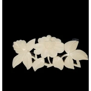 Vintage Asian Hand Carved Water Buffalo Bone Cream Floral Brooch - Picture 1 of 5