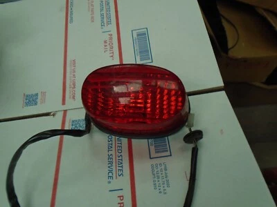 Задний фонарь 2001 Suzuki GZ250 GZ 250 - Изображение 1 из 2