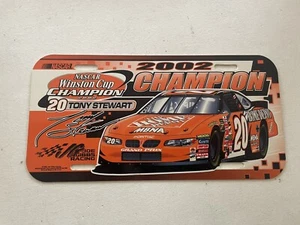 Y4 NASCAR 2002 CAMPEÓN TONY STEWART MATRÍCULA PLÁSTICO - Imagen 1 de 1