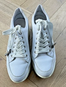 WOMENS WHITE TRAINERS SIZE 38 IN GOOD CONDITION ALL PROCEEDS TO CHARITY - Picture 1 of 7