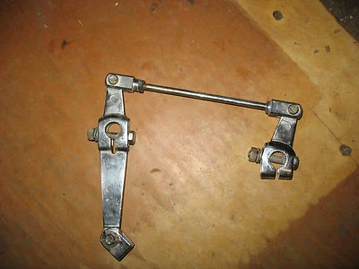 Conjunto de brazo de carcasa de freno delantero Yamaha RD250 RD 250 74 Foto 1 de 3