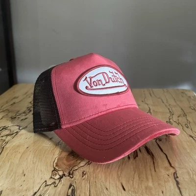 NUEVO CON ETIQUETAS Von Dutch Astro Polvo Rojo y Negro Terciopelo SnapBack Sombrero de Camionero - Ajustable Foto 1 de 3