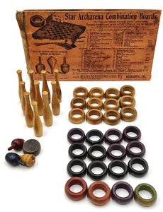 42 antichi pezzi gioco CARROM in legno (anelli, spille, piani) e libretto Archarena vintage - Foto 1 di 10