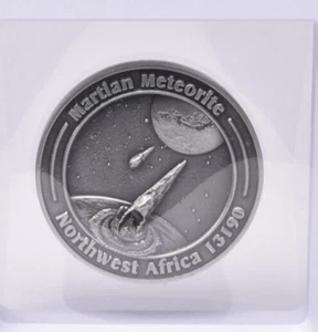 MARTIAN METEORITE WITH COLLECTORS COIN, NORTH WEST AFRICA 13190 MT127 - Bild 1 von 8