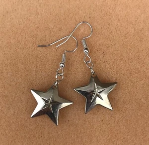 Pretty Faceted Silver Star Charm Short Drop Dangly Earrings - Picture 1 of 6