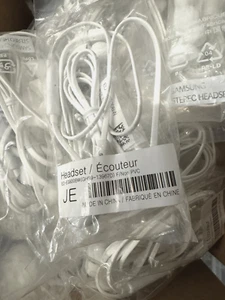 Lot of 10 Authentic New Samsung 3.5mm Headphones with Microphone EO-EG900BW - Picture 1 of 4